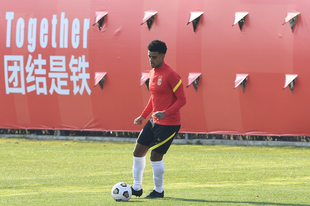 一心为国尽忠数据超越内马尔他爱车厘子更爱国足