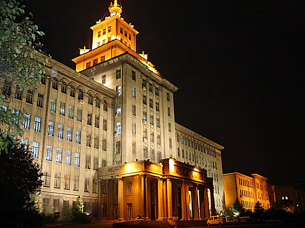 东北师范大学和哈工大哪个好,哈工大好还是东北工业大学好