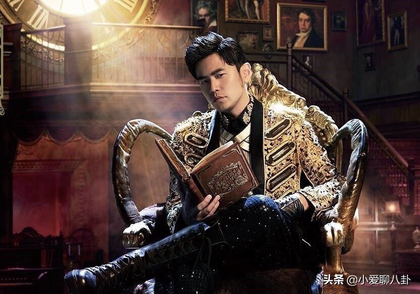 杰伦帮粉丝遛狗,请粉丝小学生吃饭