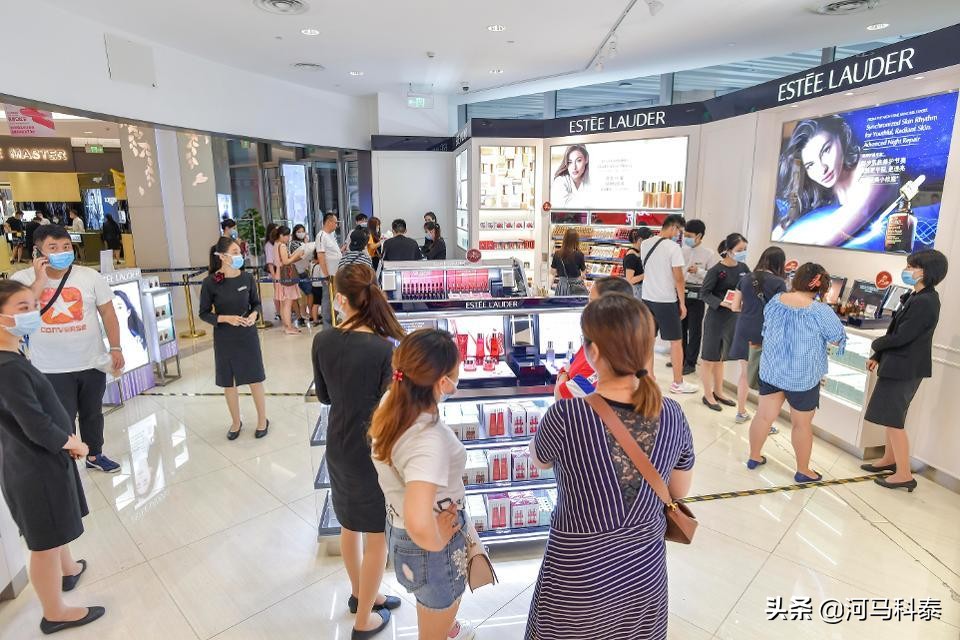 没中国游客的韩国免税店撑不住了学起直播带货“小火箭”刷了吗