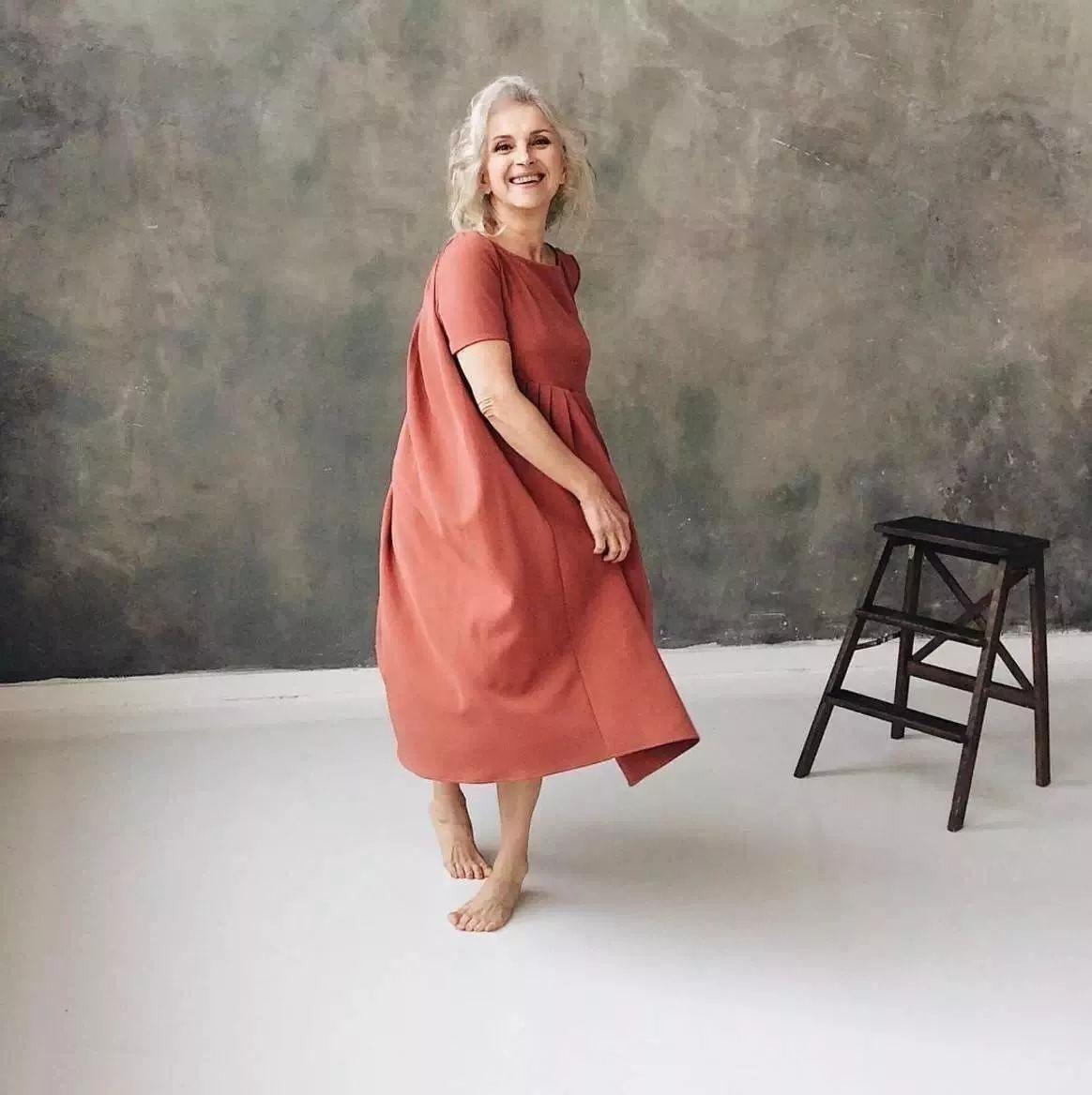 50岁身材超好的瑜伽女人,50岁女人成熟身材瑜伽