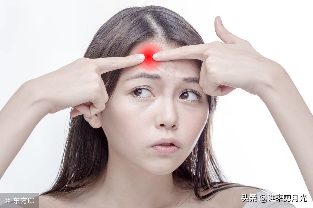 额头眉心出痘痘有什么说法,额头眉心长痘因为什么引起的