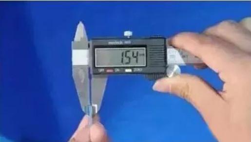 防水涂层厚度与防水寿命有关系吗？厚涂厚刷防水好吗？