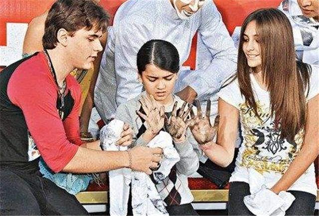 迈克尔杰克逊三子女现状如何?儿子遗传父亲,三子女都没黑人