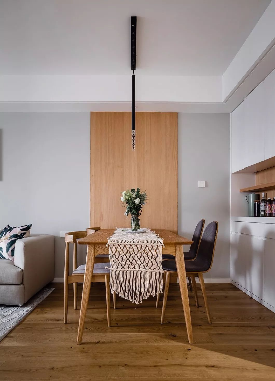 木饰面的背景墙温润的质感,木饰面做背景墙环保耐用吗