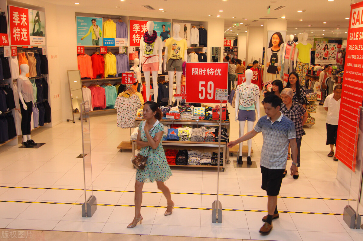 女孩开十二家服装店赚了几千万,广州美女开服装店一年盈利130万