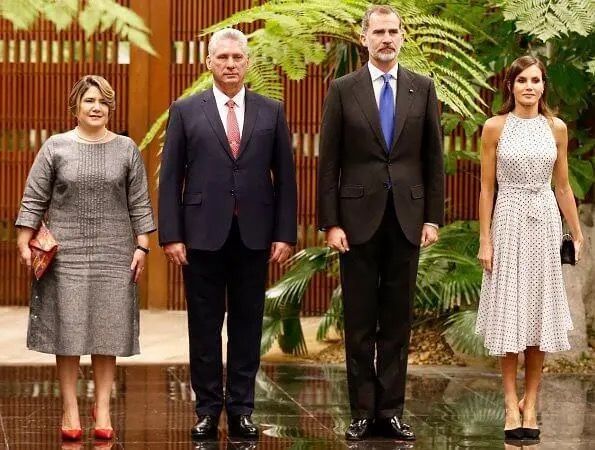 莱蒂齐亚太节省，夏天400块Zara寒冬继续穿，少女感十足不像47