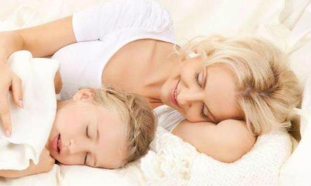 宝宝喜欢抓别人怎么纠正,发现孩子有偷偷摸摸行为怎么教育