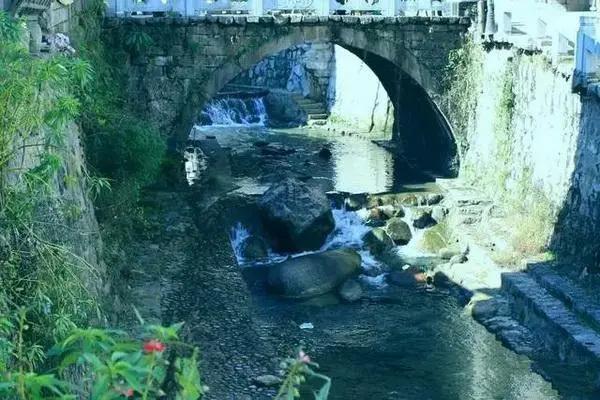 皖南绩溪仁里古村游记,打卡千年水街绩溪坎头古村落