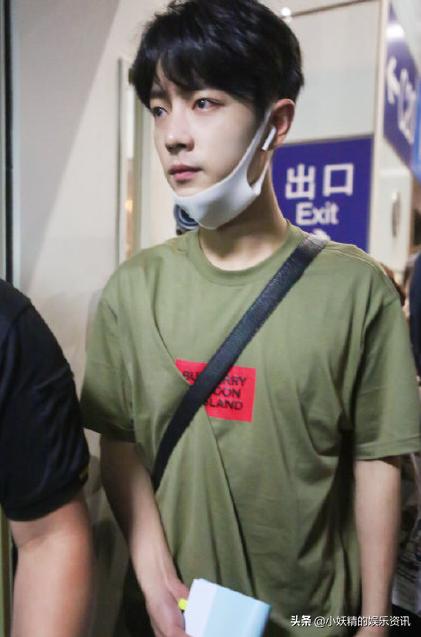 秋季盛典肖战评价,肖战时尚美丽盛典不知所措表情