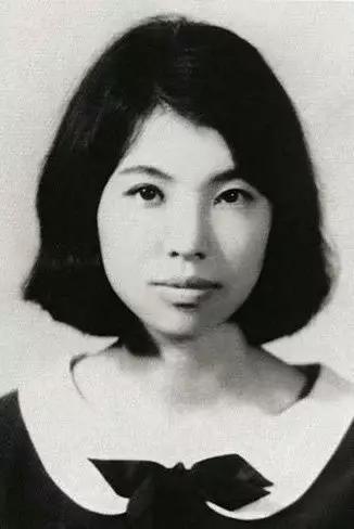 三毛：她走遍万水千山，却用一双*袜丝**自缢身亡