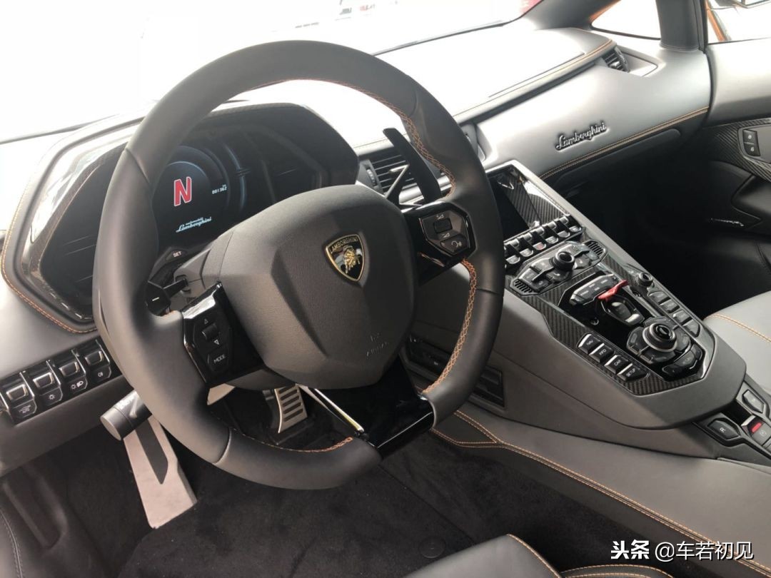 讲述放牛娃与蛮牛的完美邂逅，赛道试驾*博兰**基尼全系