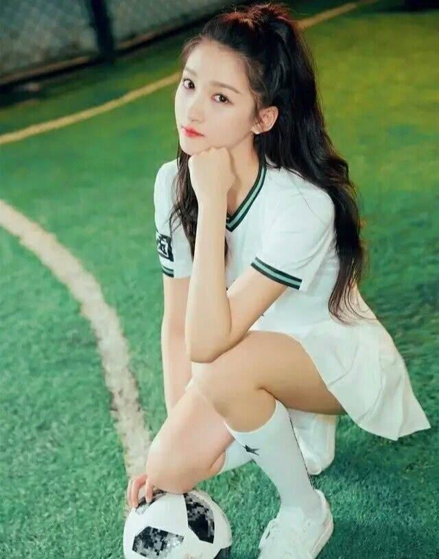 鞠婧祎和关晓彤合体像谁,杨幂关晓彤鞠婧祎一起的照片