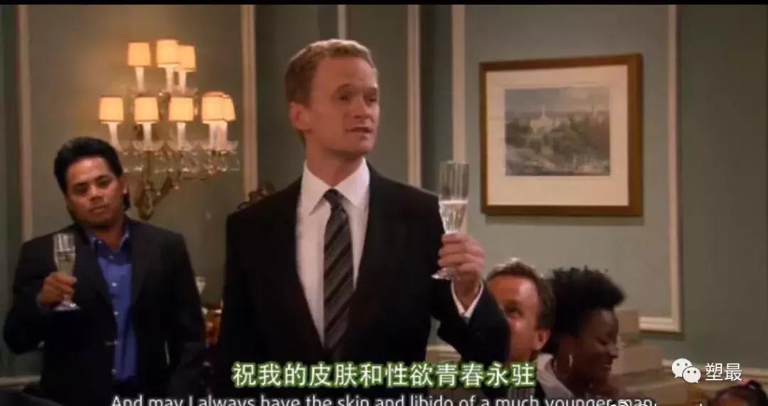 你费尽心思给女朋友挑选情人节礼物，她在微博美胸大赛发*点露**照。