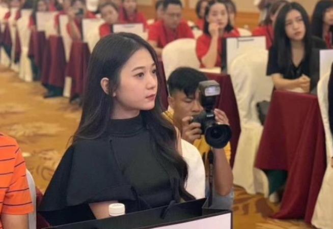 20岁网红董事长张曼如,23岁网红董事长张曼如