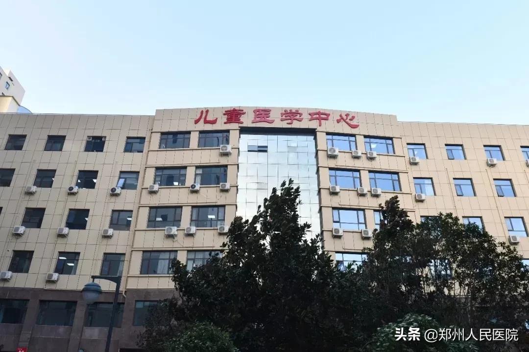 带宝宝们去打疫苗,宝爸带娃去打疫苗