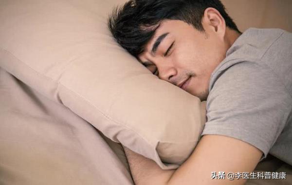 热的荨麻疹怎么治疗才能彻底根除,荨麻疹为什么到热天就发呢