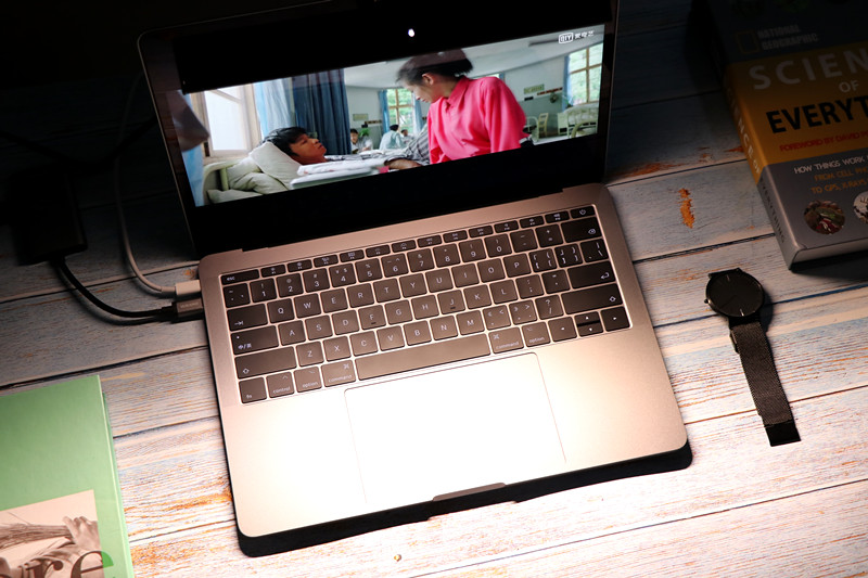 晚上看电脑觉得不舒服，试试这款