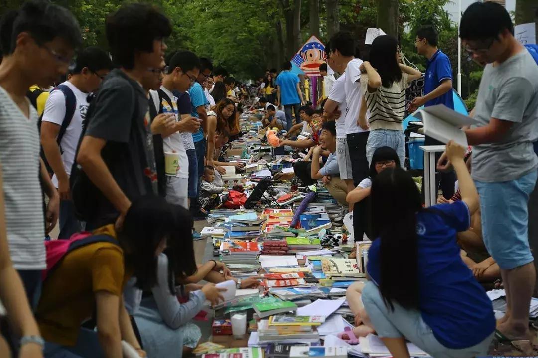 验孕棒、软中华、双开门冰箱……这届毕业生的甩卖市场很野啊
