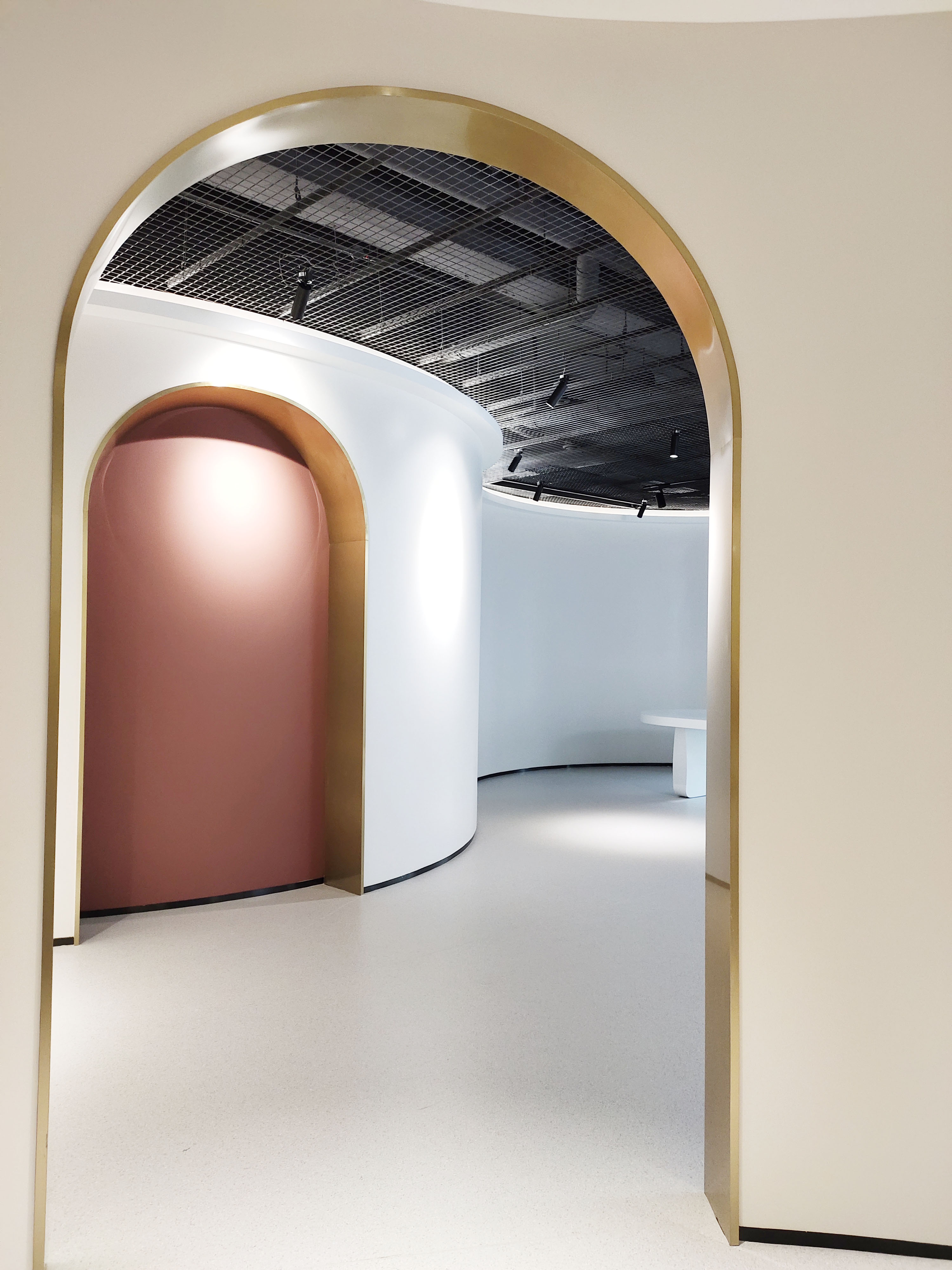 现代时髦装饰材料，不锈钢香槟金门框，人人都夸太有档次了