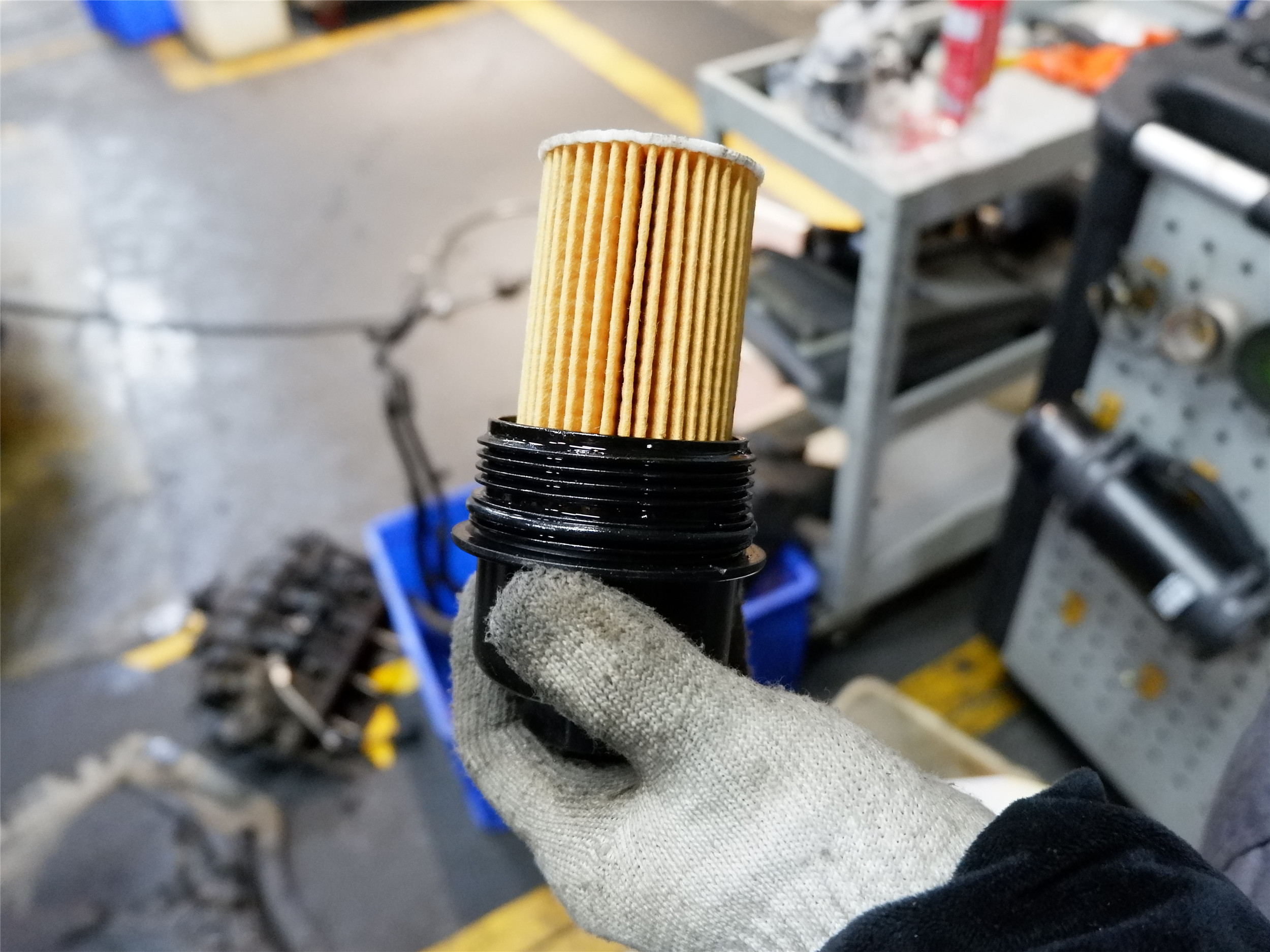 mini是三缸发动机吗,做了保养发动机抖动