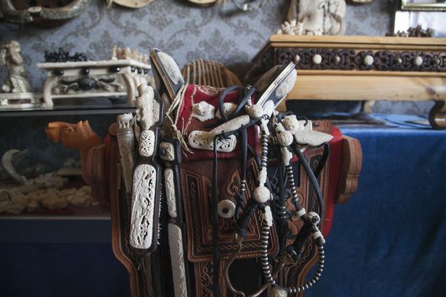 用骨头拼成的工艺品,用骨头做的蒙古艺术