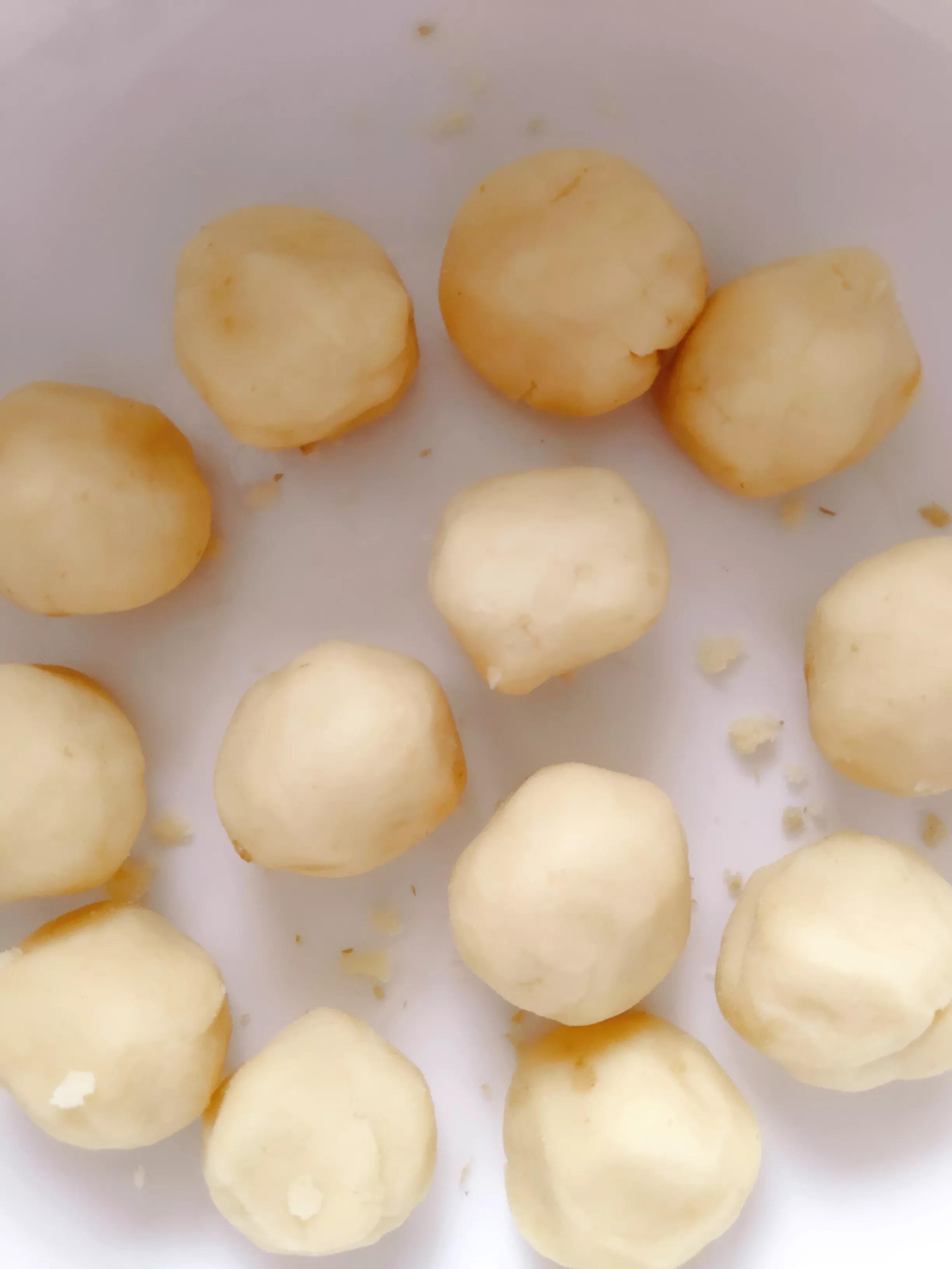 孩子最爱吃的绿豆饼家里就能做,大人小孩都爱吃的简单软皮绿豆饼