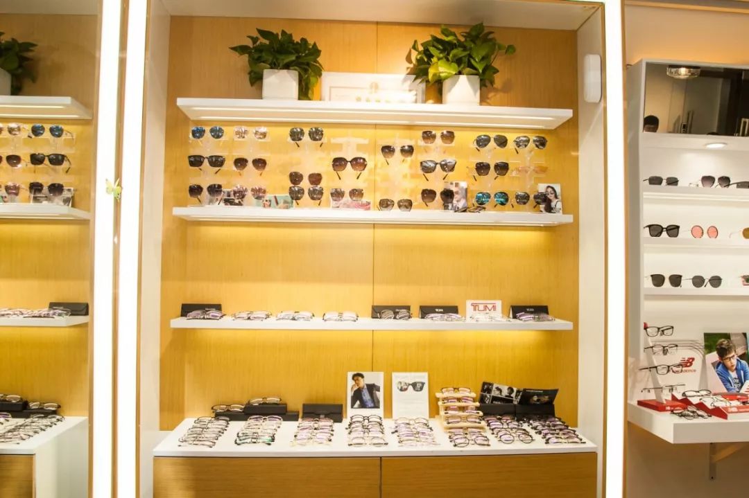 288切边太阳镜免费送,300元镜框免费送镜片5折