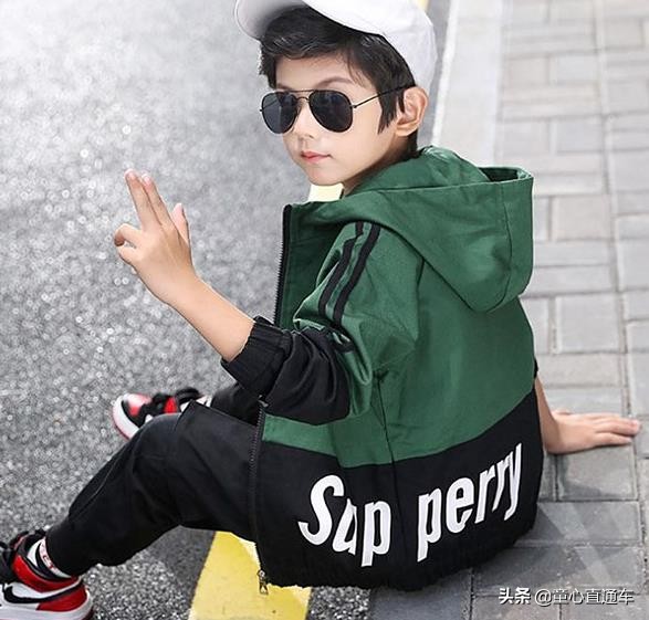 童装韩系风中大童,中大童装8-16岁运动衣