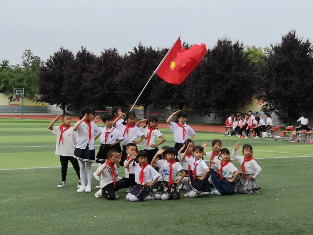 沐浴在党的阳光下幸福成长,沐浴在党的阳光下