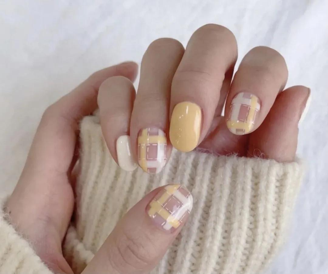 短甲美甲手绘简单款式,美甲小清新简约手绘图片