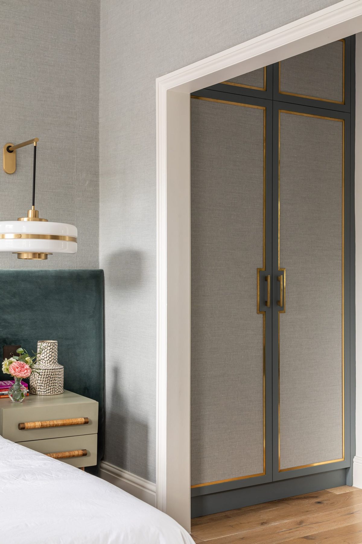 麻雀变凤凰背面图,黄铜高级轻奢装修客厅