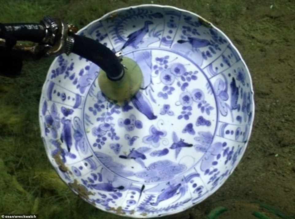 明代沉船发现价值过亿的瓷器,瓷器上的沉船视频