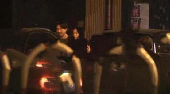 关谷神奇和悠悠亲吻是真情侣吗,王传君关谷神奇爱情公寓照片