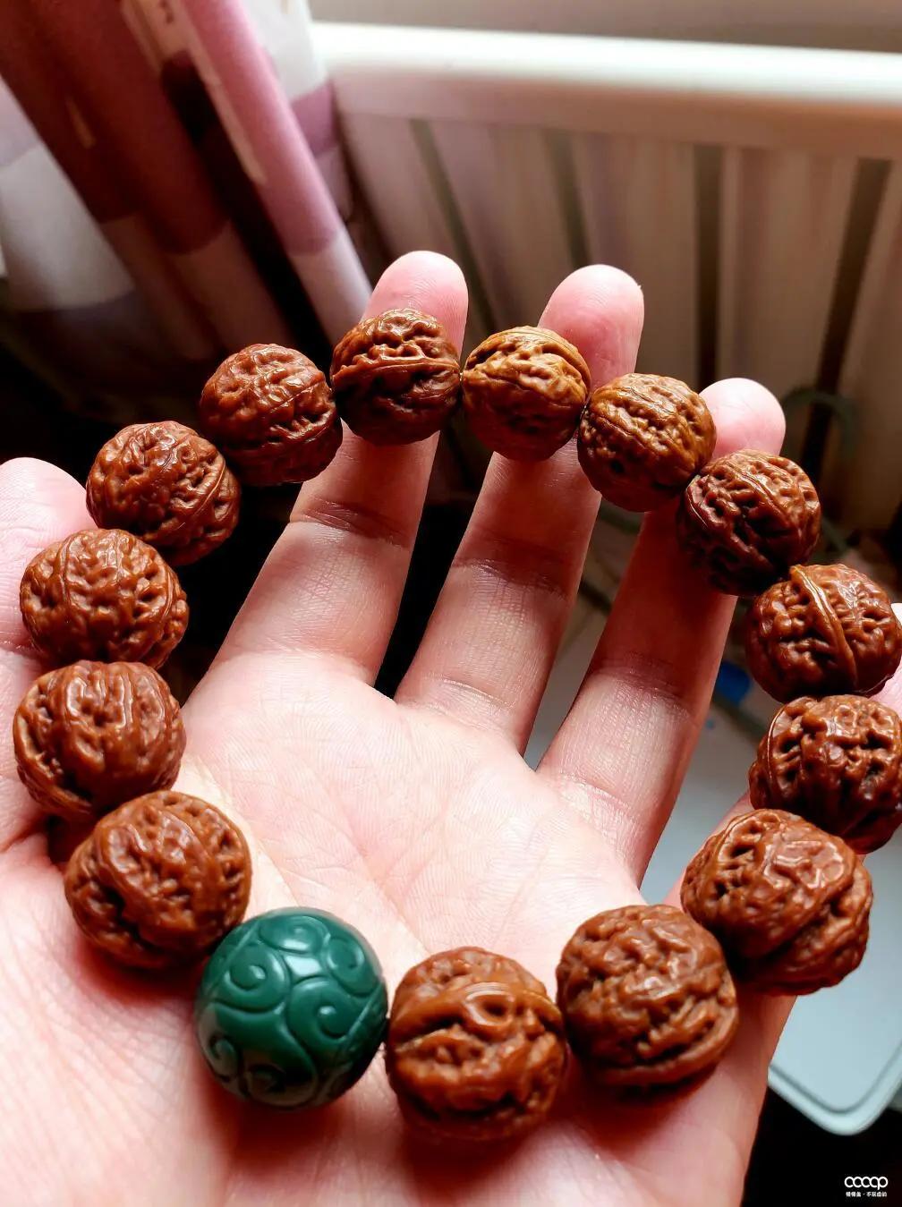 小核桃手串有黄还值得玩吗,为什么玩小核桃手串的少