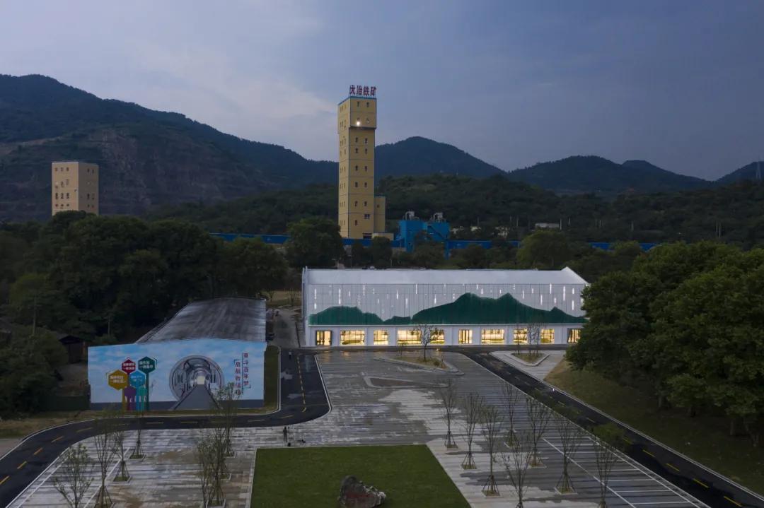 老厂房“变形”智慧矿山，PC插接板重塑幕墙美学设计