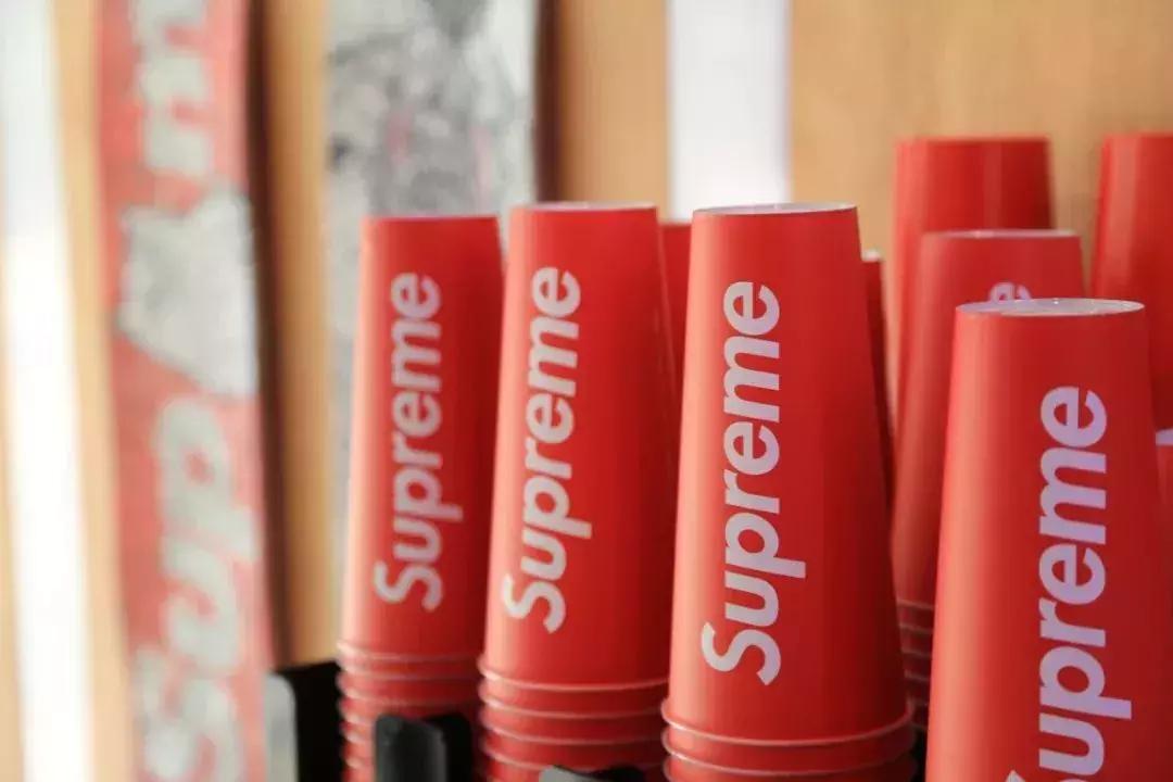 supreme国外茶饮店,supreme潮牌来啦