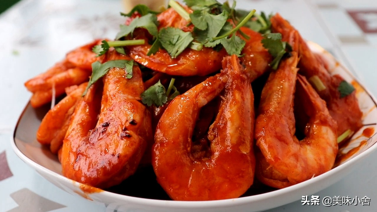 油焖大虾的家常做法最正宗的做法,油焖大虾香酥鲜嫩大人小孩都爱吃