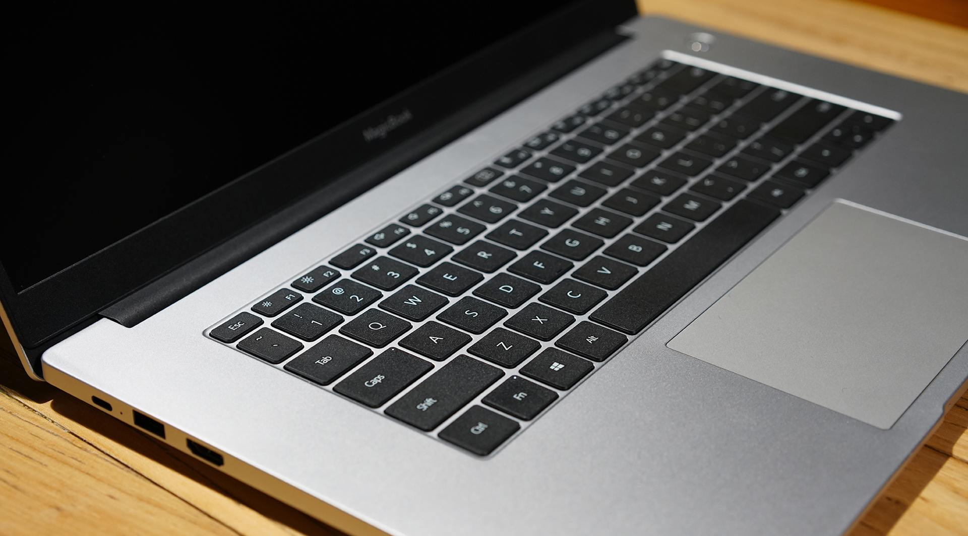 荣耀4000左右的手机全面屏 (荣耀新本高配)