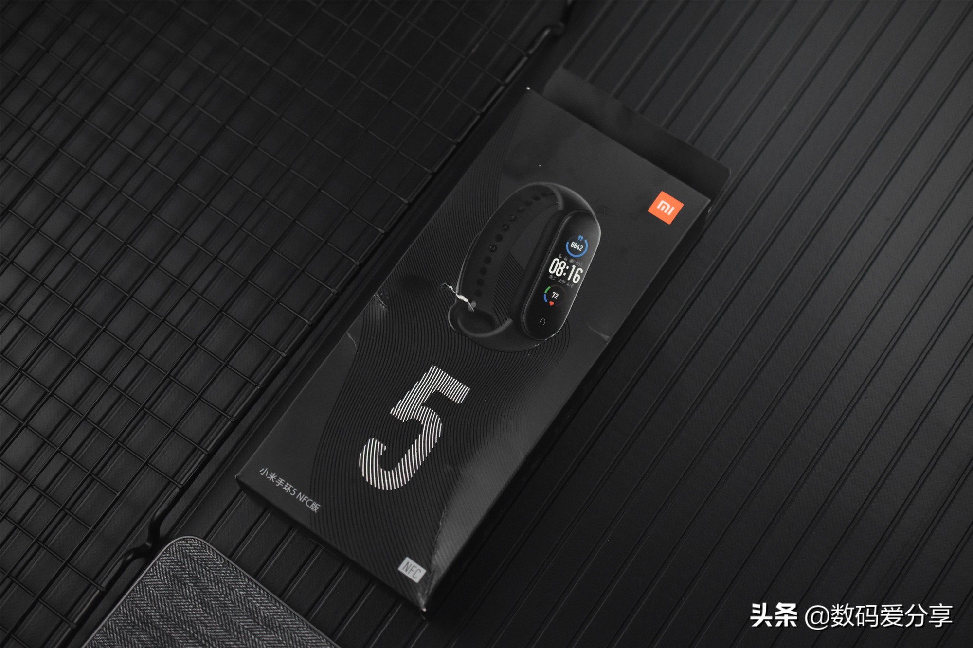 小米手环5体验：售价189，和小米手环4长得一样，还值不值得买？