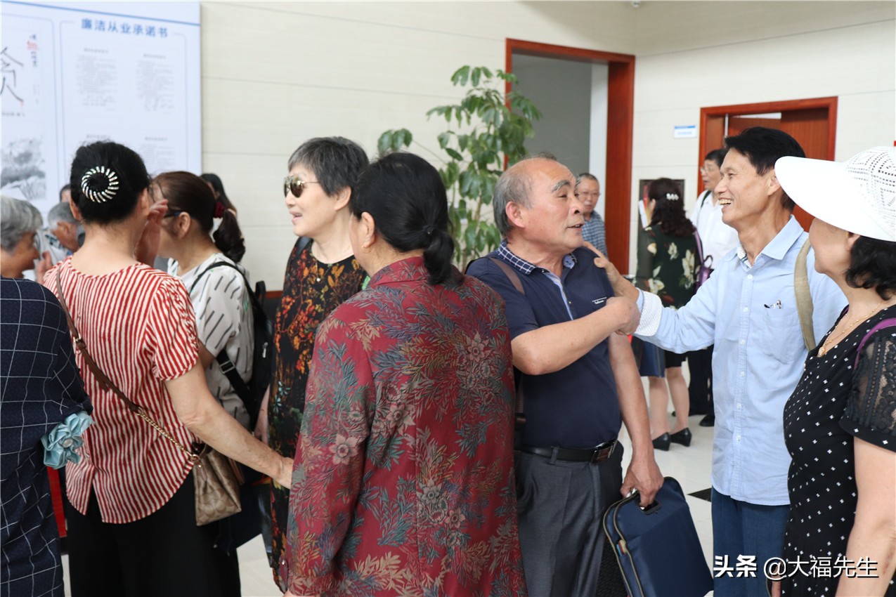 钢铁年代战友重逢,钢铁情怀