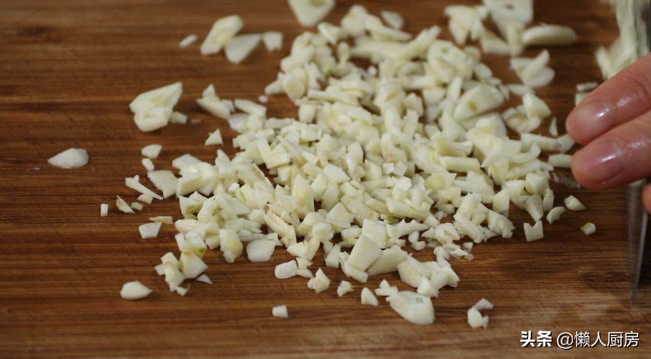 红烧泥鳅不放辣椒的家常做法视频,不放辣椒教你泥鳅鱼怎样烧才好吃