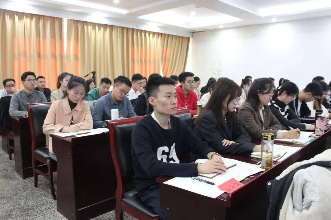 这类大学生令人羡慕，无需参加考试也能成为公务员，还是干部级别