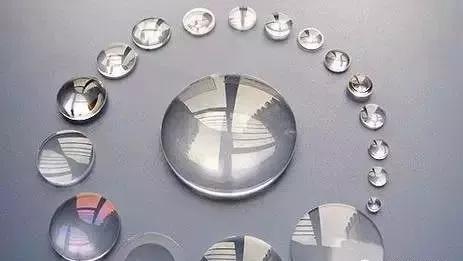 孩子挑选眼镜,家长选的眼镜