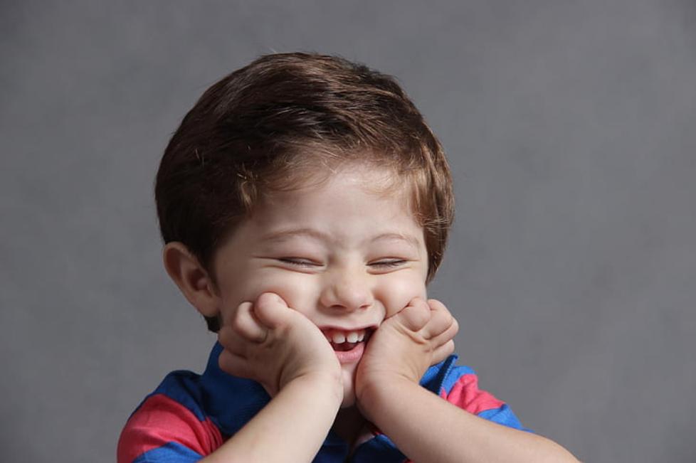 16岁女孩被亲妈“性别扭转治疗”，遭残酷折磨，跨性别真能治吗