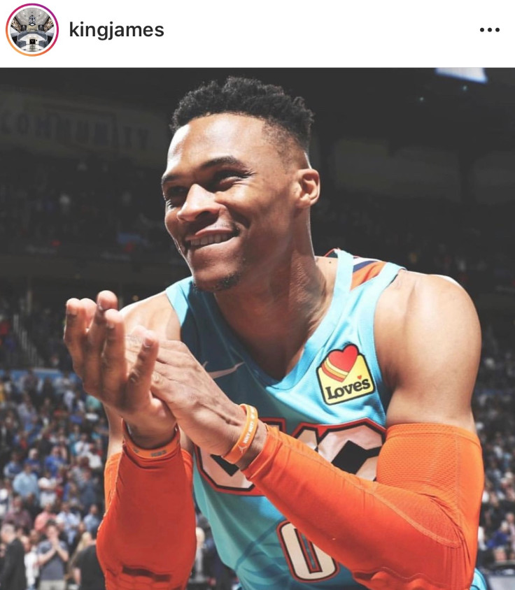 詹姆斯公开招募大牌自由球员,罗志祥女友坐在老詹身旁零距离接触