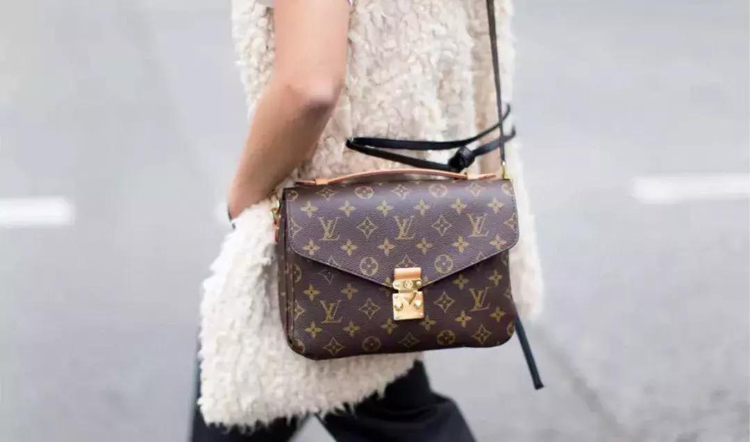 lvonthego中号怎么分辨真假,lvonthego大花购物袋真假鉴别