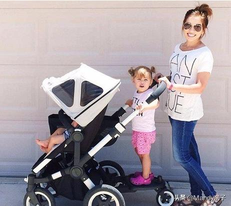 家里两宝贝老争宠，家长没经验很无奈，这些育儿技巧帮你解决？