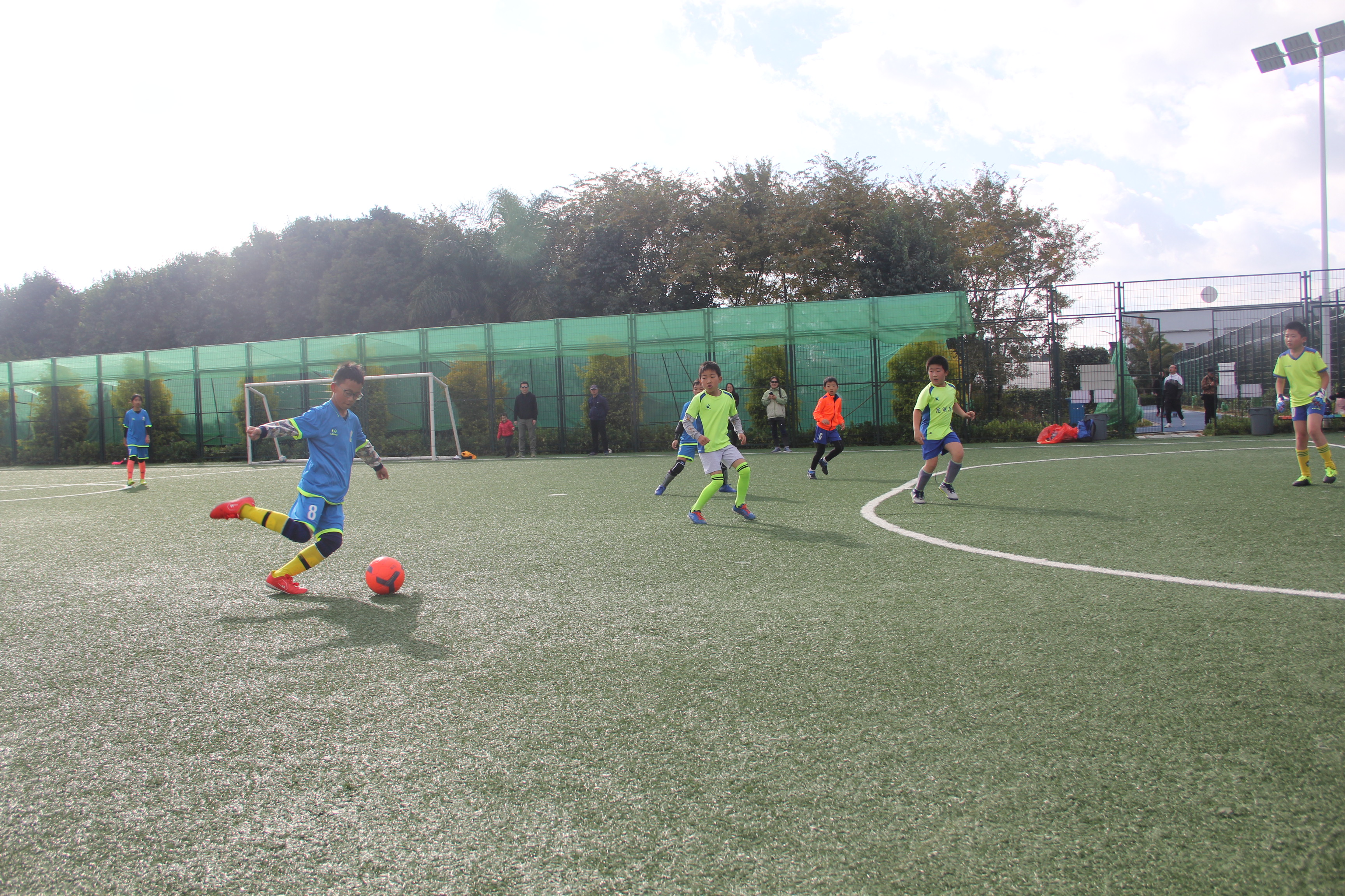 T6出行第二届云南“校长杯”少儿足球赛启幕助力振兴中国足球