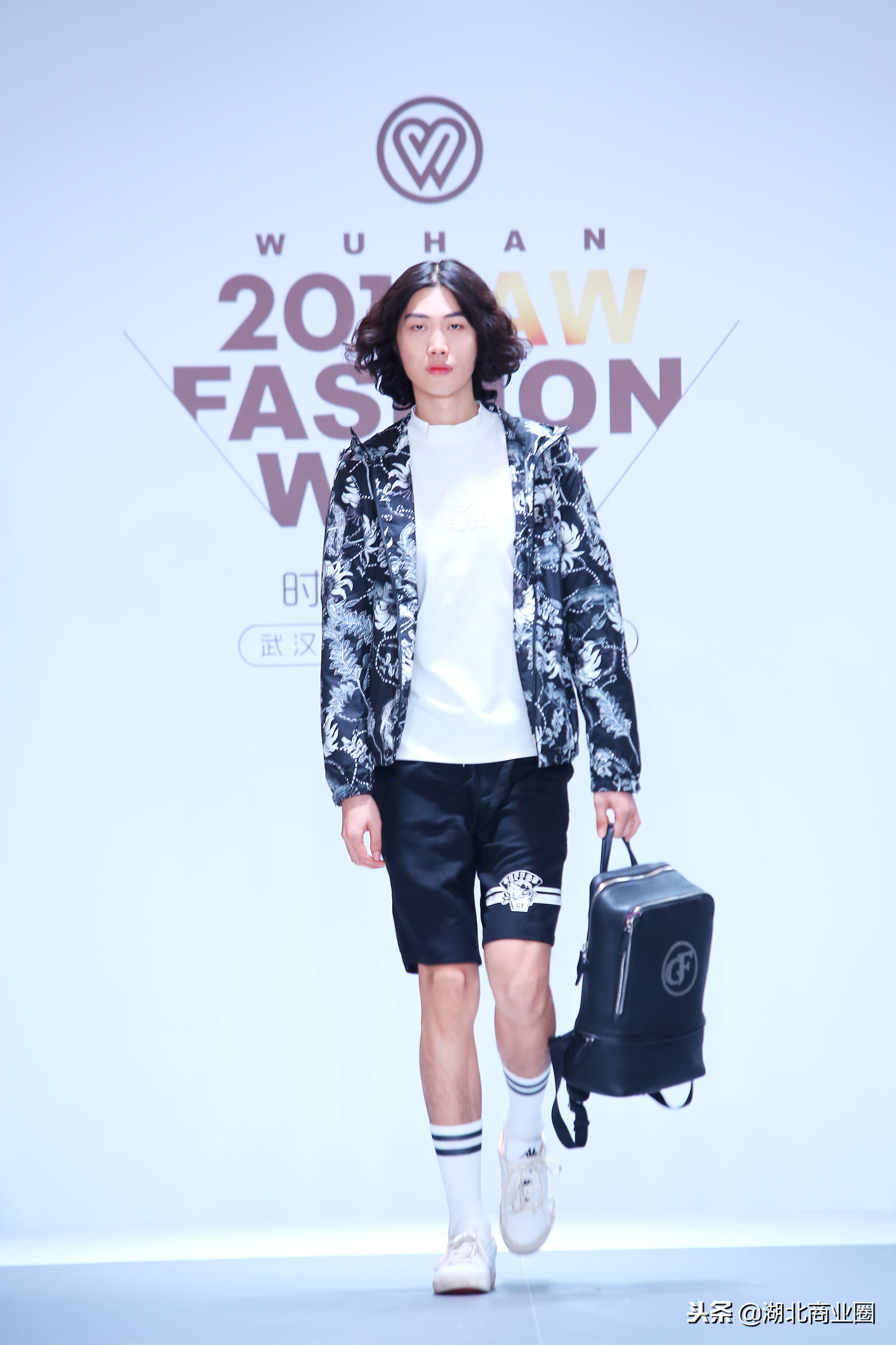 2015武汉国际时装周完美收官,武汉时装周闭幕传统服饰